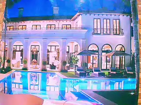 Snapshot of EbonyHotBuns chatting on October 2025 05:52:01 AM EbonyHotBuns online show from October 2025 05:52:01 AM