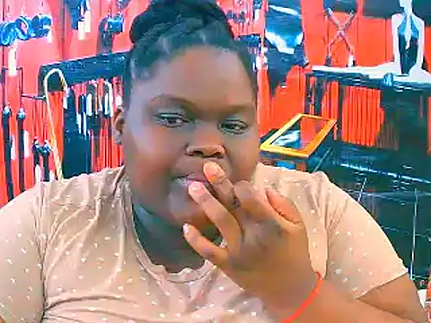 Snapshot of EbonyHotBuns chatting on November 2025 06:46:01 AM EbonyHotBuns online show from November 2025 06:46:01 AM