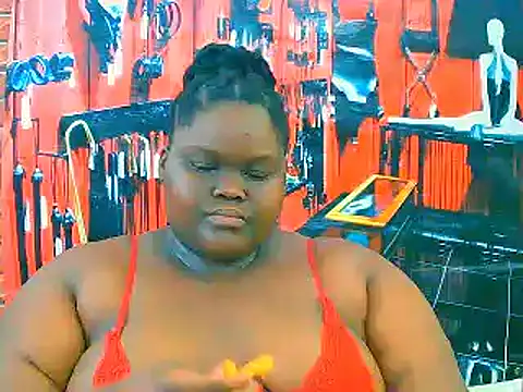 Snapshot of EbonyHotBuns chatting on November 2025 07:01:02 PM EbonyHotBuns online show from November 2025 07:01:02 PM