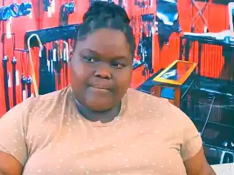 Snapshot of EbonyHotBuns chatting on November 2025 07:07:01 AM EbonyHotBuns online show from November 2025 07:07:01 AM