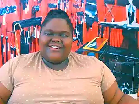 Snapshot of EbonyHotBuns chatting on November 2025 07:42:02 AM EbonyHotBuns online show from November 2025 07:42:02 AM