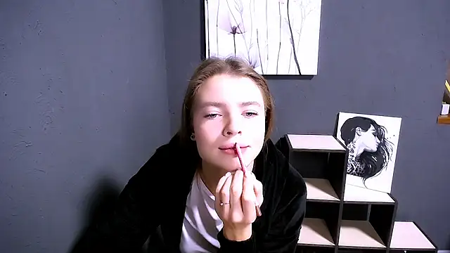 Snapshot of MissOliviaa_ chatting on November 2025 07:41:01 AM MissOliviaa online show from November 2025 07:41:01 AM