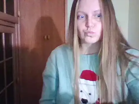 Evasapples online show from December 2024 01:21:01 PM