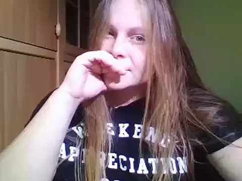 Evasapples online show from December 2024 09:24:01 PM