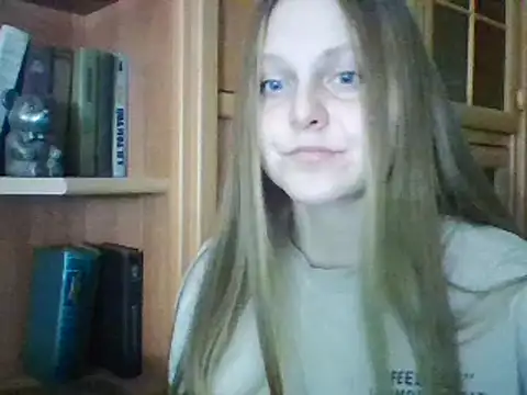 Evasapples online show from December 2024 06:33:01 PM