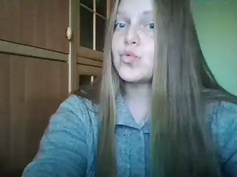 Evasapples online show from December 2024 01:49:01 PM