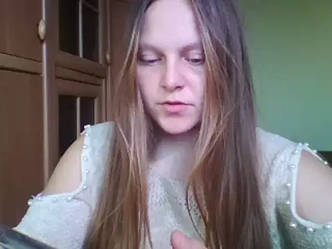 Evasapples online show from February 2025 12:43:02 PM