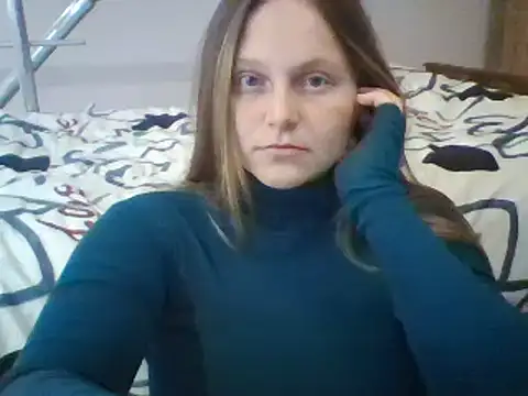 Evasapples online show from February 2025 08:33:02 PM