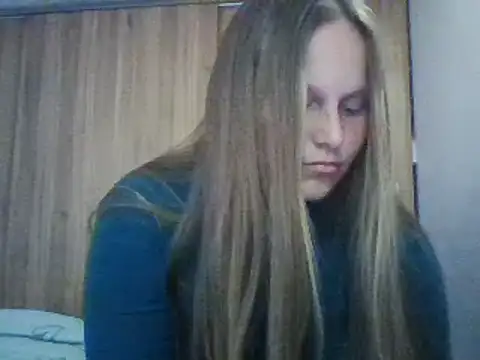 Evasapples online show from March 2025 09:03:01 PM