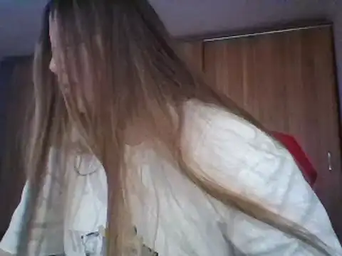 Evasapples online show from March 2025 06:42:01 PM