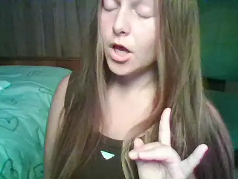 Evasapples online show from September 2025 07:59:01 PM