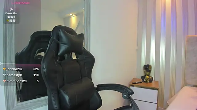 Snapshot of Tayra_Pradit chatting on March 2025 02:25:01 AM Tayra Pradit online show from March 2025 02:25:01 AM