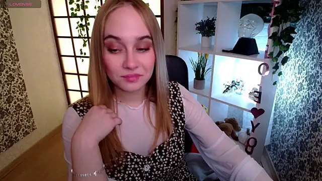LianaBright online show from December 2024 02:33:02 AM
