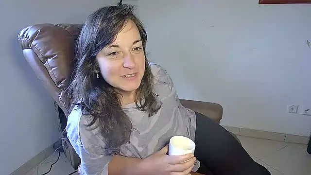 Snapshot of stunning_Rosi chatting on January 2025 08:33:01 AM stunning Rosi online show from January 2025 08:33:01 AM