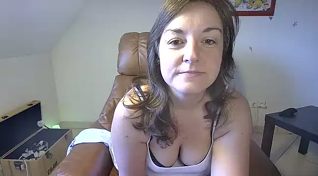 Snapshot of stunning_Rosi chatting on March 2025 06:43:01 AM stunning Rosi online show from March 2025 06:43:01 AM