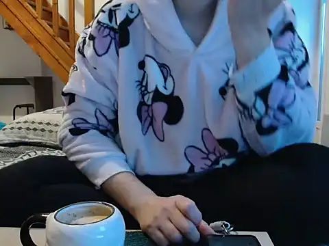 Snapshot of Lauzo21 chatting on October 2025 05:38:01 AM Lauzo21 online show from October 2025 05:38:01 AM