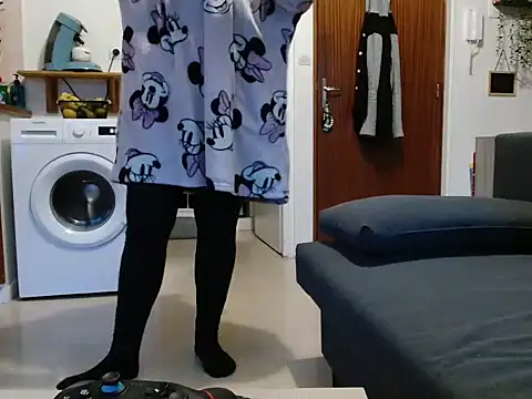 Snapshot of Lauzo21 chatting on October 2025 05:38:02 AM Lauzo21 online show from October 2025 05:38:02 AM