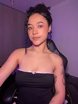 Crystal Dluna online show from November 2025 03:57:01 PM