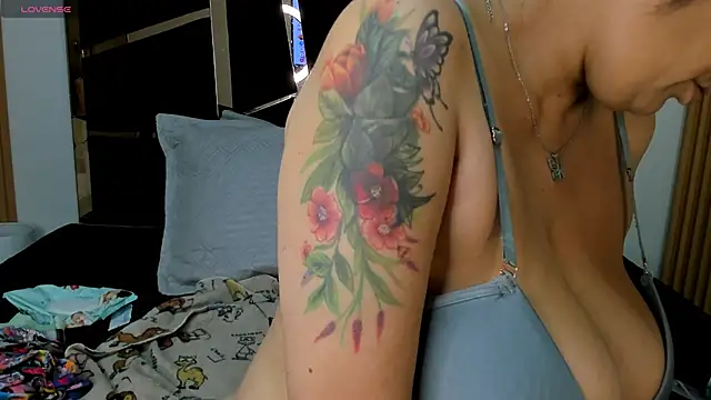 Snapshot of yahaira_ chatting on November 2025 01:56:02 PM yahaira online show from November 2025 01:56:02 PM