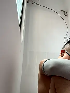 Snapshot of lixiaoshuai8 chatting on October 2025 04:35:02 AM lixiaoshuai8 online show from October 2025 04:35:02 AM