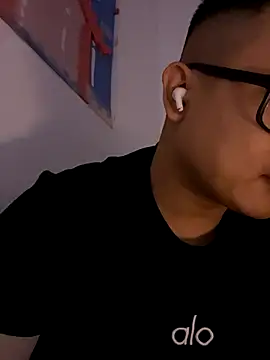 Snapshot of lixiaoshuai8 chatting on November 2025 04:33:02 AM lixiaoshuai8 online show from November 2025 04:33:02 AM