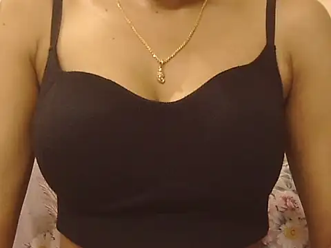  FluffyHxney  online show from October 2025 06:30:01 PM