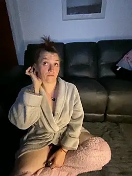 Snapshot of Stoner_BarbieXX chatting on September 2025 10:23:02 PM Stoner BarbieXX online show from September 2025 10:23:02 PM