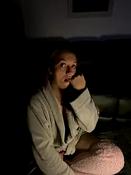 Snapshot of Stoner_BarbieXX chatting on September 2025 09:41:02 PM Stoner BarbieXX online show from September 2025 09:41:02 PM