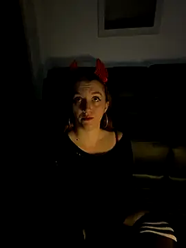 Snapshot of Stoner_BarbieXX chatting on October 2025 09:46:01 PM Stoner BarbieXX online show from October 2025 09:46:01 PM