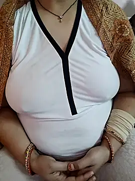 Snapshot of milf-kaira chatting on December 2024 08:47:01 AM milf-kaira online show from December 2024 08:47:01 AM