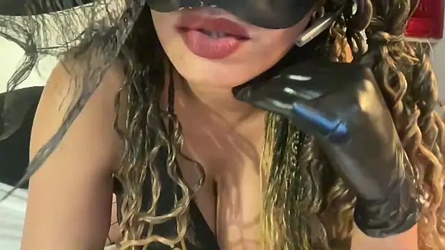 Snapshot of SCARLET-SANTANA chatting on October 2025 10:33:02 PM SCARLET-SANTANA online show from October 2025 10:33:02 PM