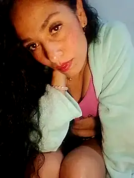 Snapshot of chloewildd_ chatting on December 2024 03:32:01 AM chloewildd online show from December 2024 03:32:01 AM