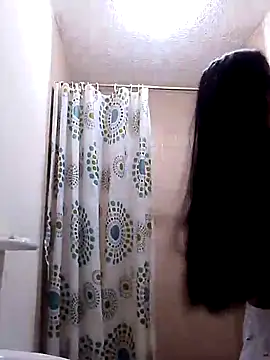 Snapshot of chloewildd_ chatting on January 2025 03:52:01 AM chloewildd online show from January 2025 03:52:01 AM