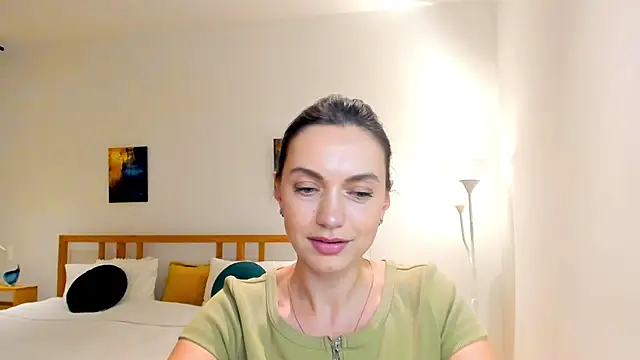 LovelyeeMia online show from December 2024 06:28:01 PM