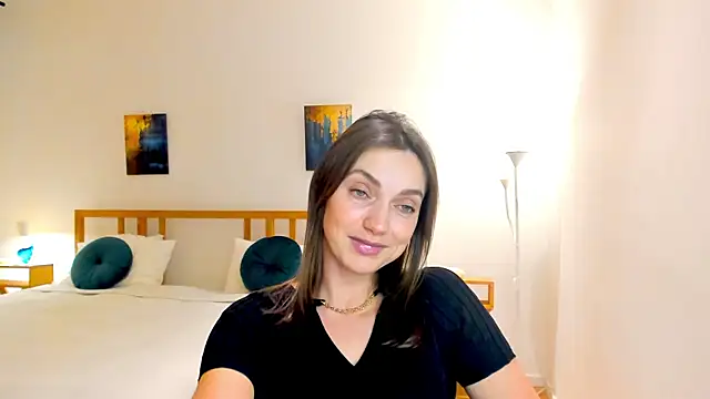 LovelyeeMia online show from December 2024 04:42:01 PM