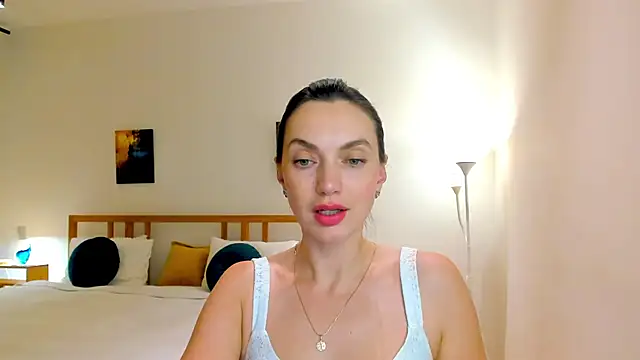 LovelyeeMia online show from December 2024 07:37:02 PM