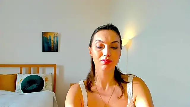LovelyeeMia online show from December 2024 07:40:01 AM