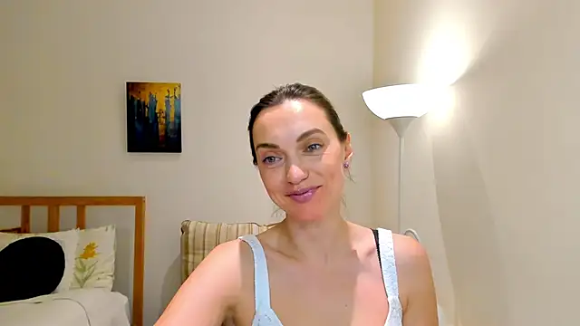 LovelyeeMia online show from December 2024 04:46:02 PM