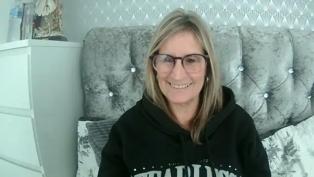 Additive Mature Linda online show from September 2025 01:11:01 PM