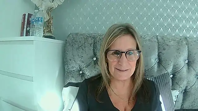 Additive Mature Linda online show from September 2025 03:57:01 PM