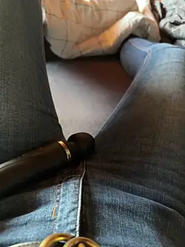 Snapshot of Ana-05 chatting on February 2025 04:04:01 PM Ana-05 online show from February 2025 04:04:01 PM