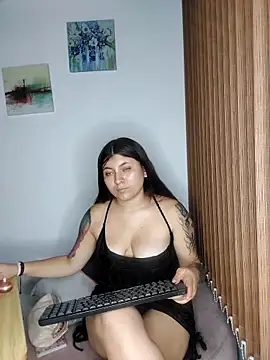 Snapshot of carolayrosse chatting on November 2025 04:37:01 AM carolayrosse online show from November 2025 04:37:01 AM