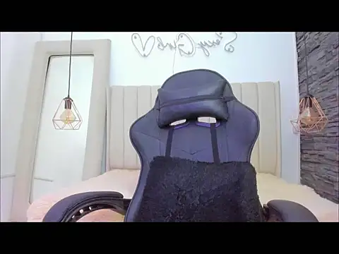 Zoeth Ruiz online show from September 2025 01:59:02 PM