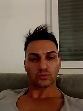 Snapshot of belmorettto chatting on October 2025 08:04:01 PM belmorettto online show from October 2025 08:04:01 PM