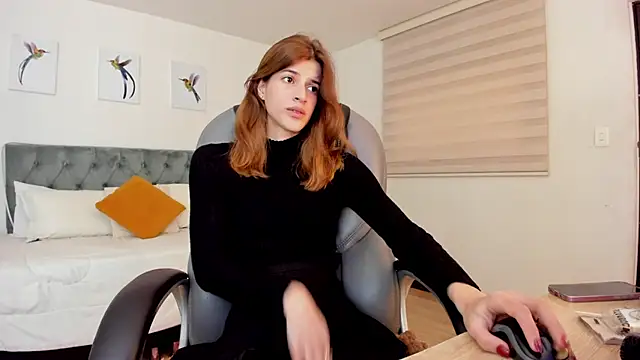 Nora Vennucci online show from September 2025 07:46:02 PM