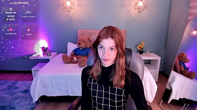 Nora Vennucci online show from September 2025 08:09:01 PM