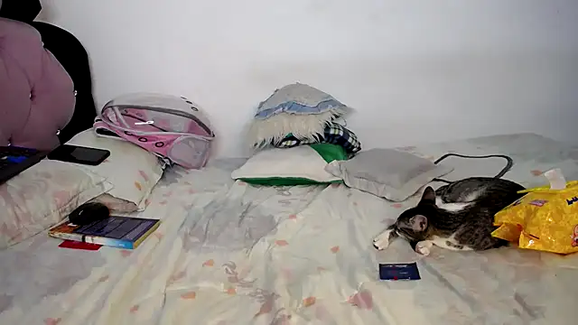 Snapshot of Pussycat_9999 chatting on February 2025 06:44:02 PM Pussycat 9999 online show from February 2025 06:44:02 PM