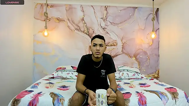 Snapshot of StrawwBoys chatting on December 2024 12:02:01 AM StrawwBoys online show from December 2024 12:02:01 AM