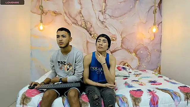 Snapshot of StrawwBoys chatting on December 2024 08:18:01 PM StrawwBoys online show from December 2024 08:18:01 PM