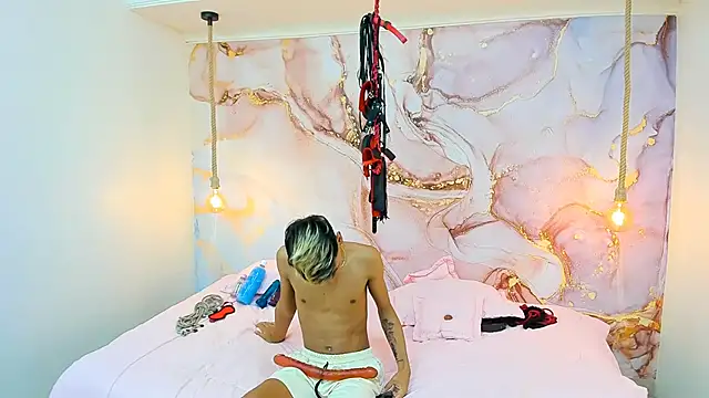 Snapshot of StrawwBoys chatting on December 2024 02:01:02 PM StrawwBoys online show from December 2024 02:01:02 PM